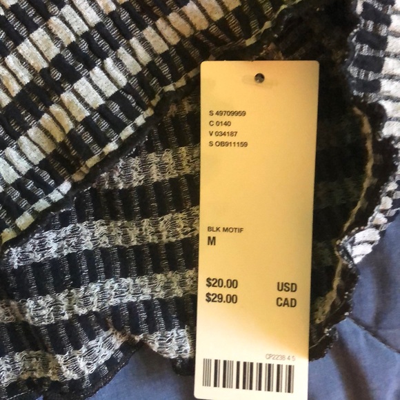 skin-tight crop - Picture 3 of 3